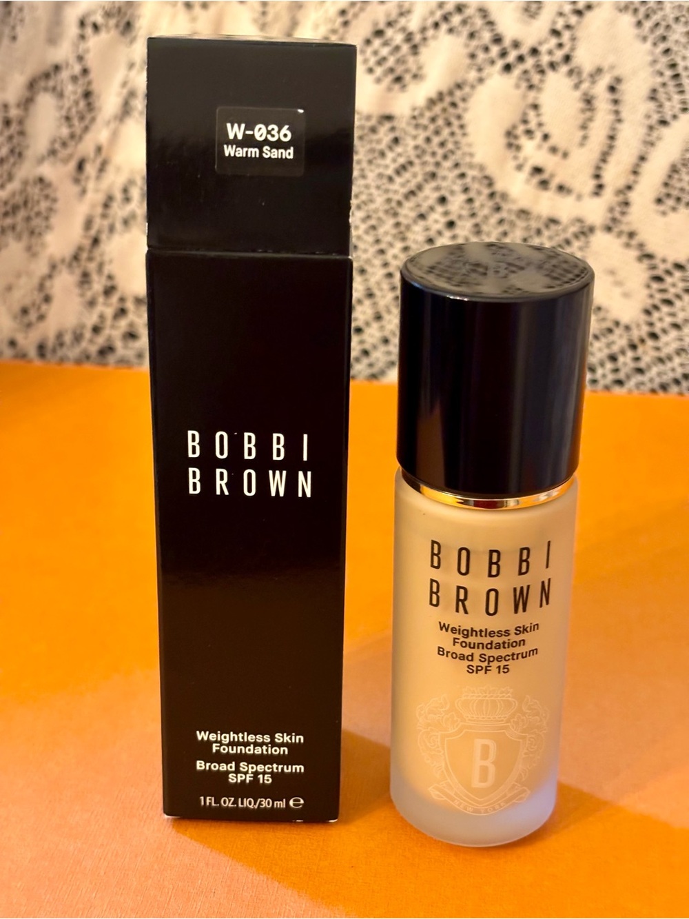 NIB Bobbi Brown Weightless Skin Foundation SPF 15 — Warm Sand (W-036)